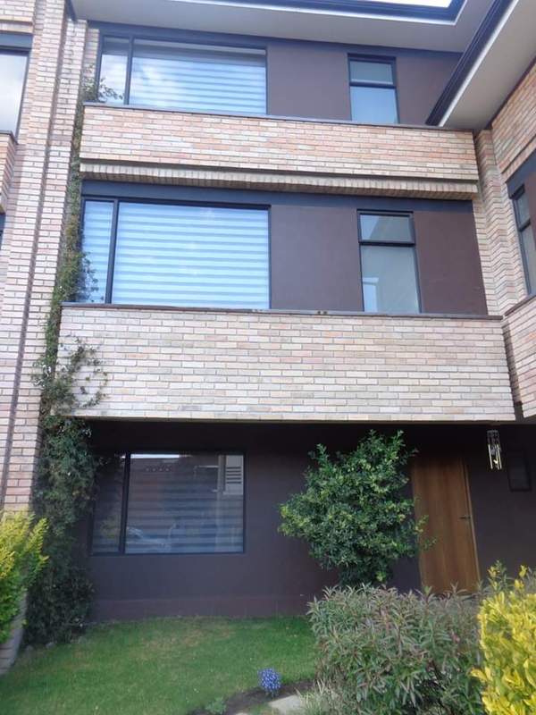 Casa De Venta En Comunidad Privada En Zona Del Tejar (Código 908)